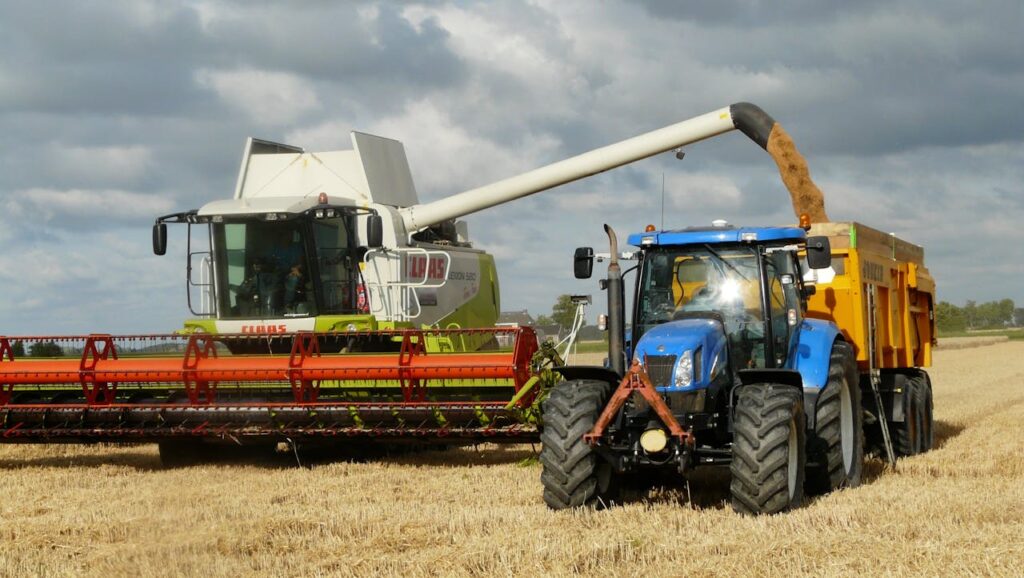 harvest-grain-combine-arable-farming-163752-163752.jpg